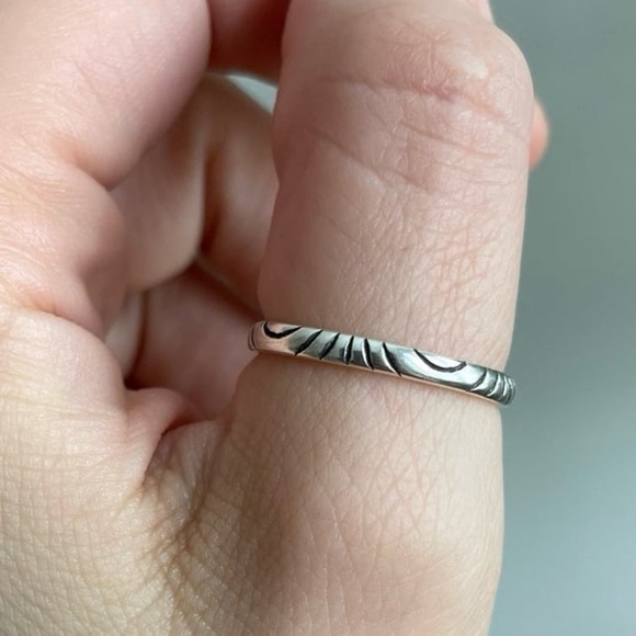 Sale! 🌙 Sterling Silver Wave Pattern Ring Band, size 5.75 - Picture 4 of 9